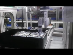 Soldadura fixada na parede do robô da pilha