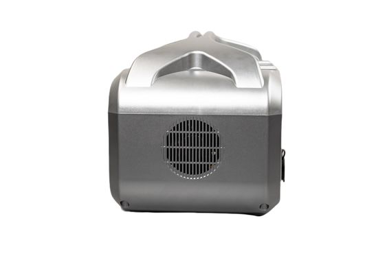 UL / CE aprovado 576Wh AC Output Power Carregamento rápido dentro de 3 horas Estação de energia solar portátil com luz LED para RV